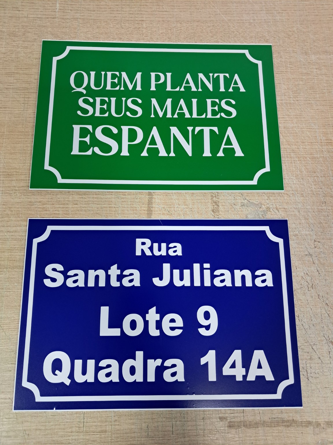 Placas e sinalização — trabalho realizado