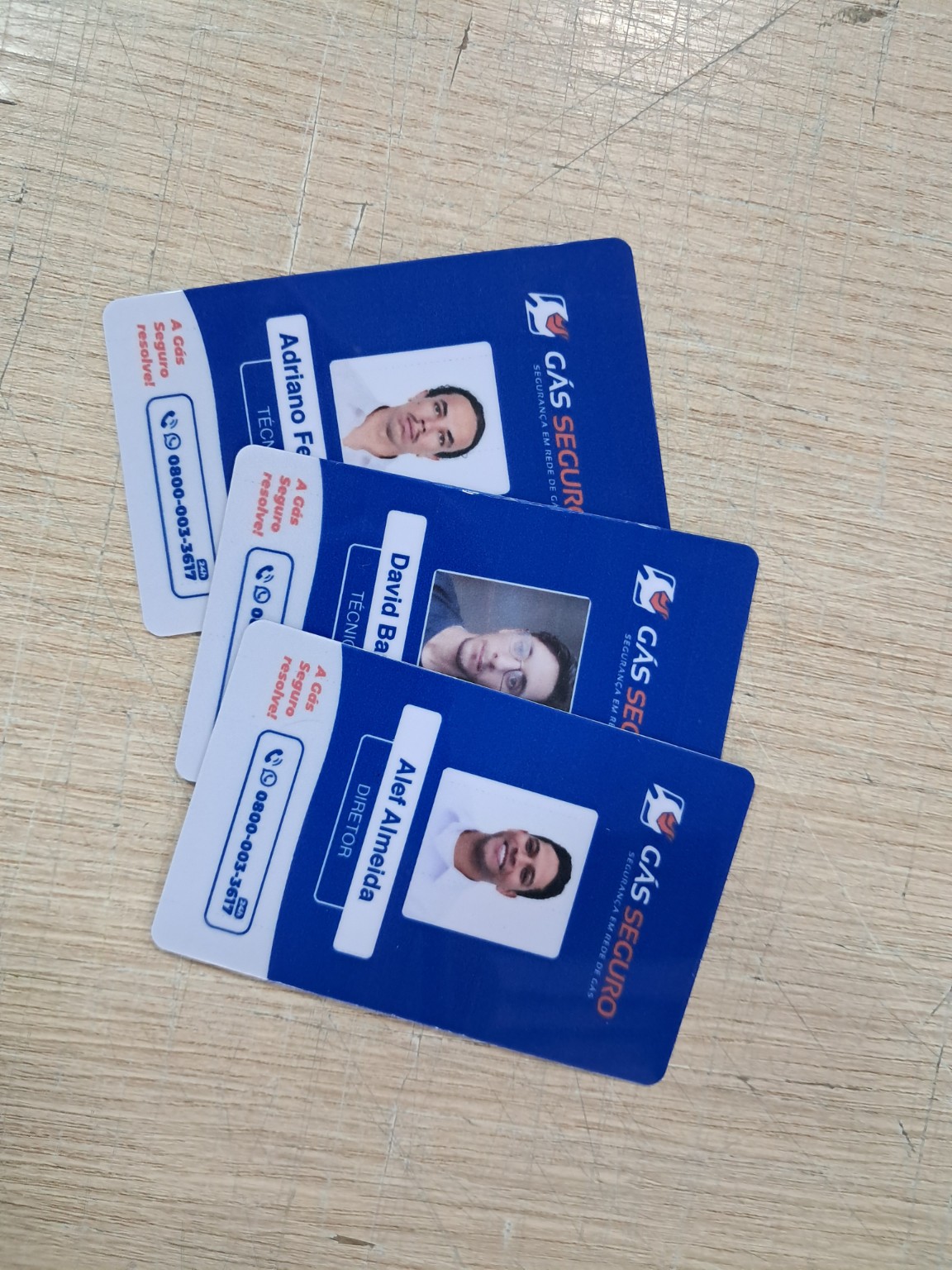 Crachás e identificação — trabalho realizado